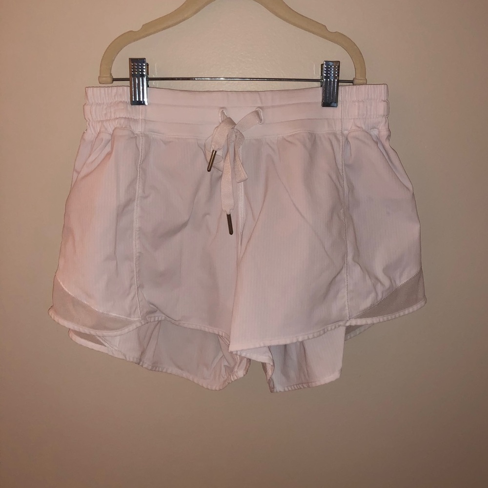 Lululemon White Hotty Hot Short 4”